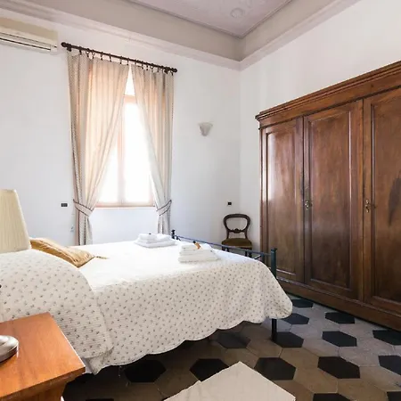 Sunny Navona Square Apartment *