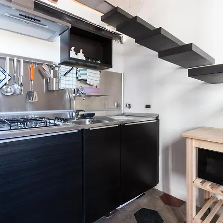 Sunny Navona Square Apartment Rome