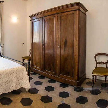 Sunny Navona Square Apartment Rome