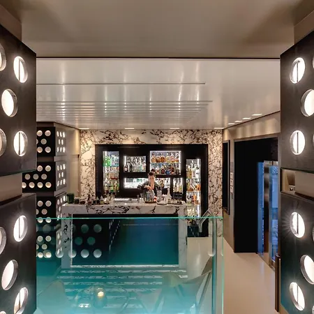 Singer Palace Hotel