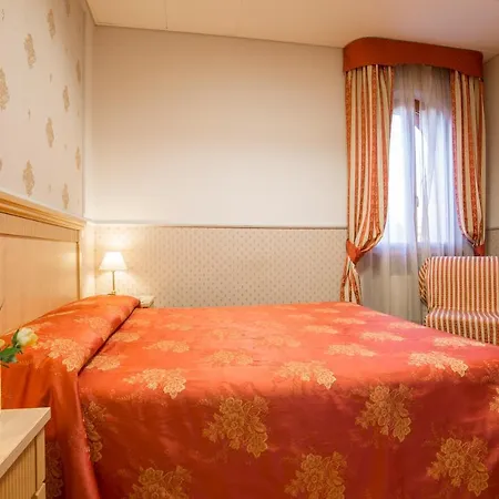 Arco Di Travertino Hotel