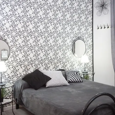 La Finestra Di Fronte Bed and Breakfast *
