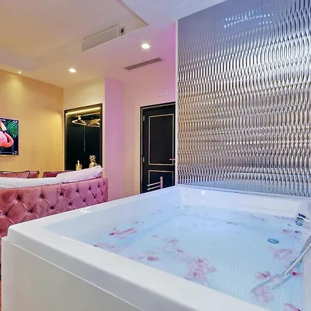 Spanish Hills Collection Luxury & Jacuzzi