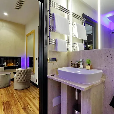 Spanish Hills Collection Luxury & Jacuzzi Guest house 4*