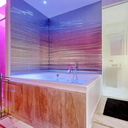 Spanish Hills Collection Luxury & Jacuzzi Guest house 4*