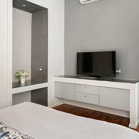 Living Rhome - Condotti * רומא