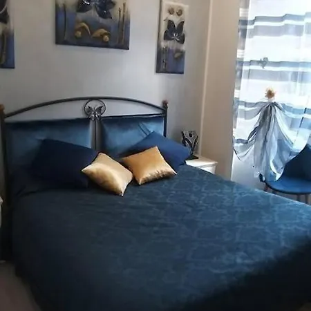 La Finestra Di Fronte Bed & Breakfast *