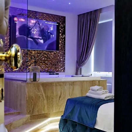 Guest house Spanish Hills Collection Luxury & Jacuzzi