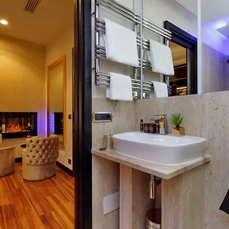 Spanish Hills Collection Luxury & Jacuzzi
