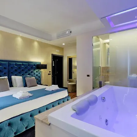 Spanish Hills Collection Luxury & Jacuzzi Guest house