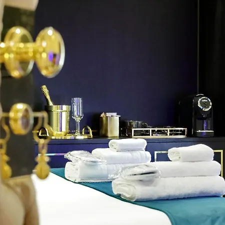 Spanish Hills Collection Luxury & Jacuzzi Guest house