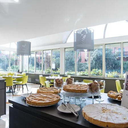 Mercure West Hotel 4*