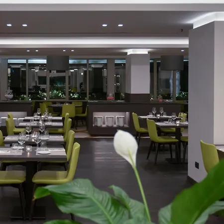 Hotel Mercure West