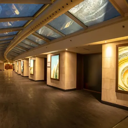 Mercure West Hotel 4*