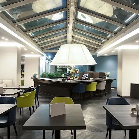 Mercure West 4*