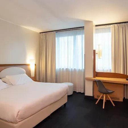 Hotel Mercure West 4*