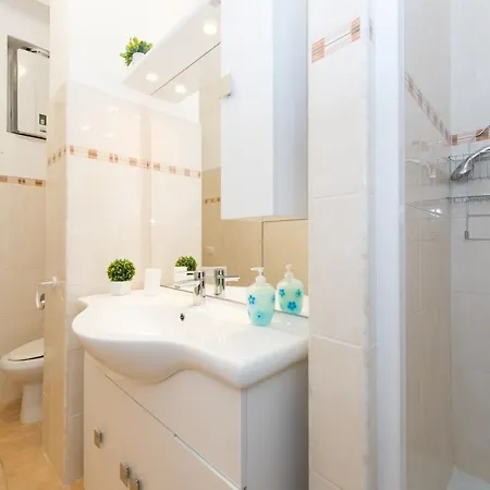 Gregory House Apartment *