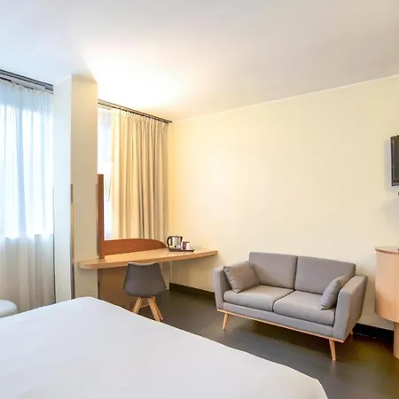 Mercure West 4*