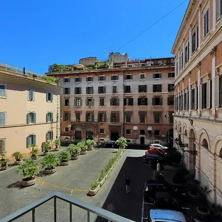 Piazza Venezia Grand 2*