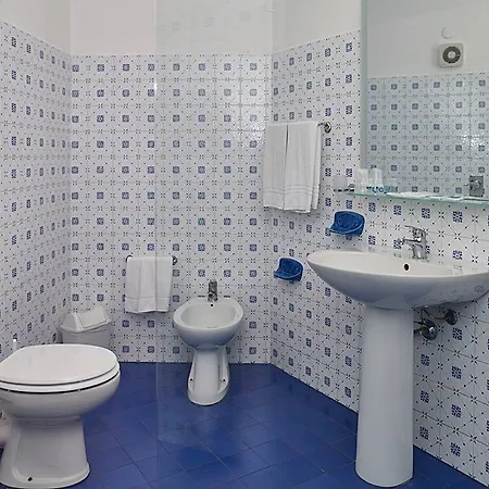 Tirreno Otel 3*