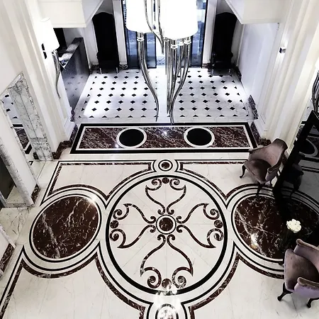 Leon's Place In Hotel 4*