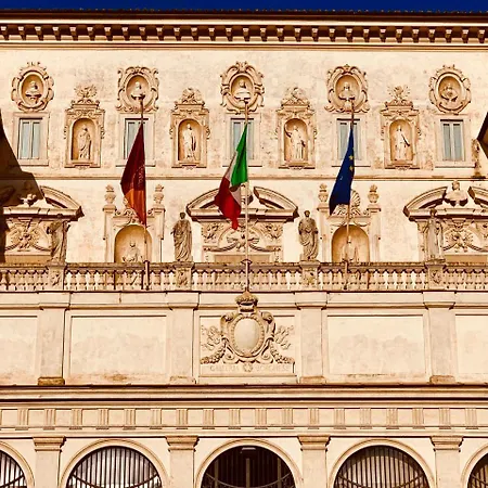 לינה וארוחת בוקר 900 Piazza Del Popolo 3*