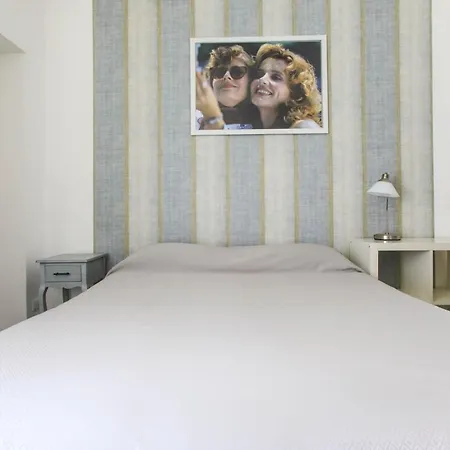 Bed & Breakfast Cinema House 3*