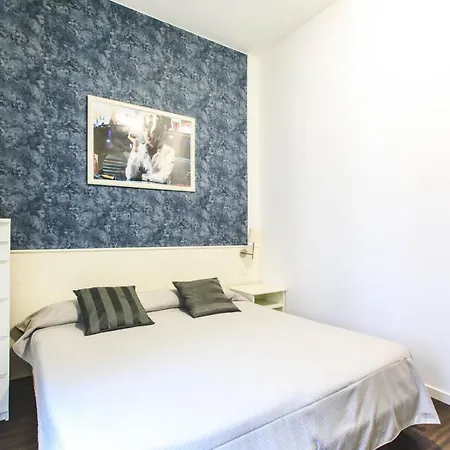 Bed & Breakfast Cinema House 3*