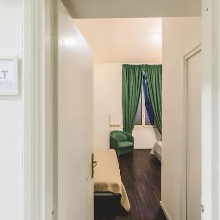Bed & Breakfast Cinema House