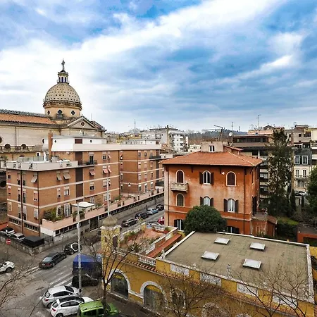 Domus Castroni Pompeo Magno Bed & Breakfast