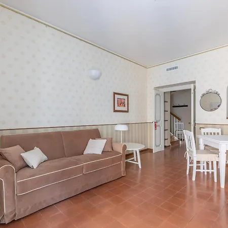 Town House 3*