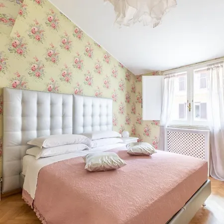 Town House 3*