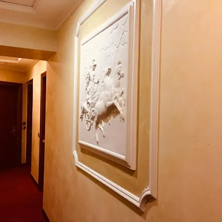 Hs 311 3* Rome