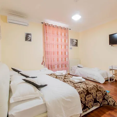Flower Pensionat 3*
