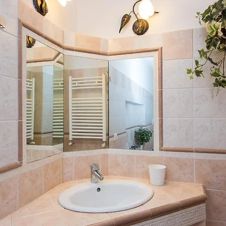 Atheneum By In Apartamento