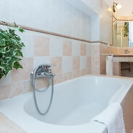Atheneum By In Apartamento