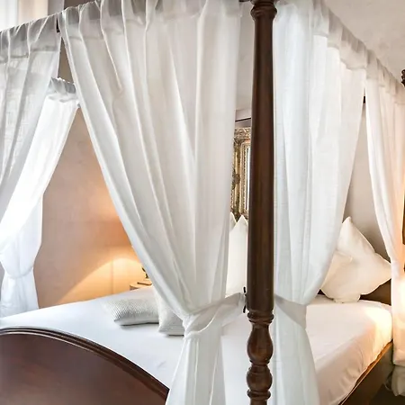 Ghetto Campo Dei Fiori Luxury White Apartment Rome