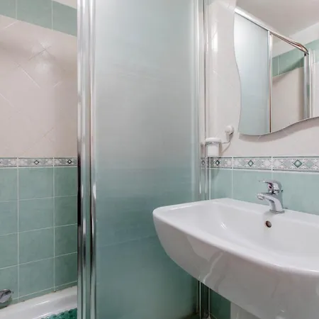 Guest house Oscar 3 *