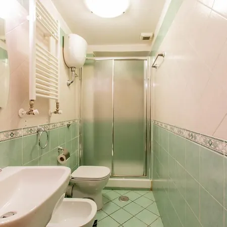 Guest house Oscar 3 *