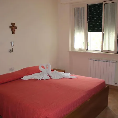 Guest house Casa Per Ferie Beato Rosaz 3*