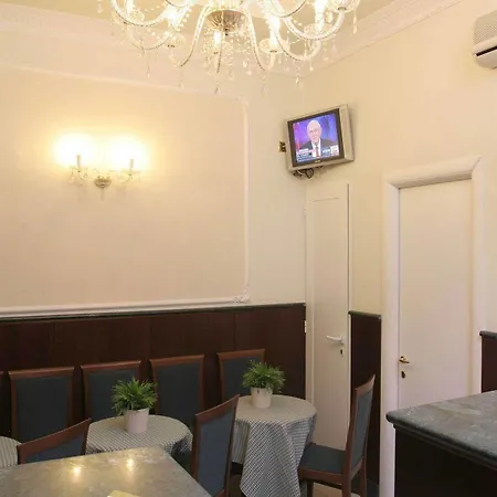 Hotel Chicago 2*