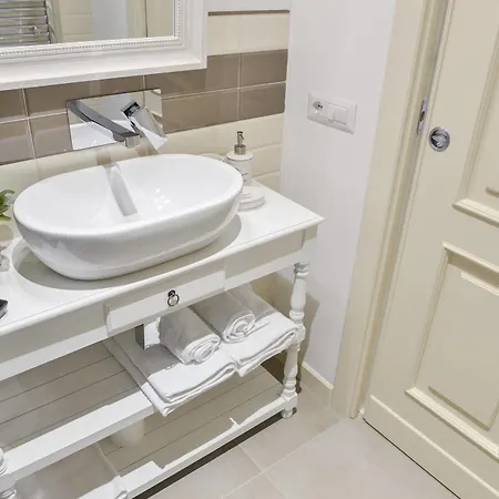 Guest house Adelina 2*