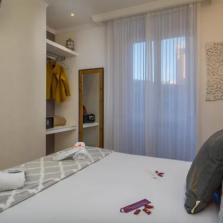 Zefiro Home Отель типа 