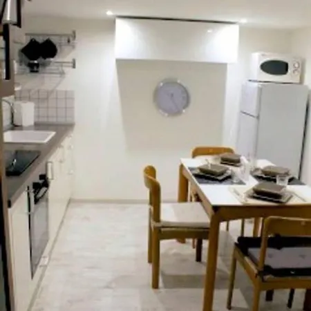 Opera House Apartment *