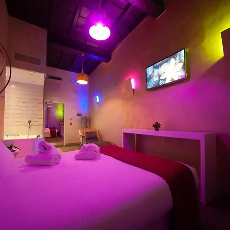 Irooms Jacuzzi Гостевой дом 2*