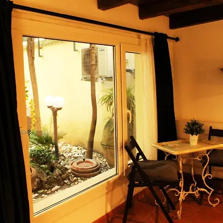 Domus Dea Bed & Breakfast 3*