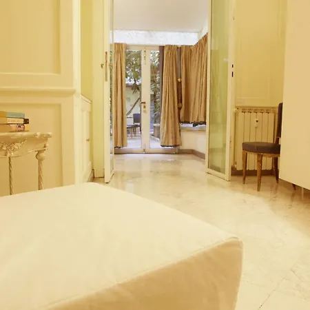 Domus Dea Bed and breakfast