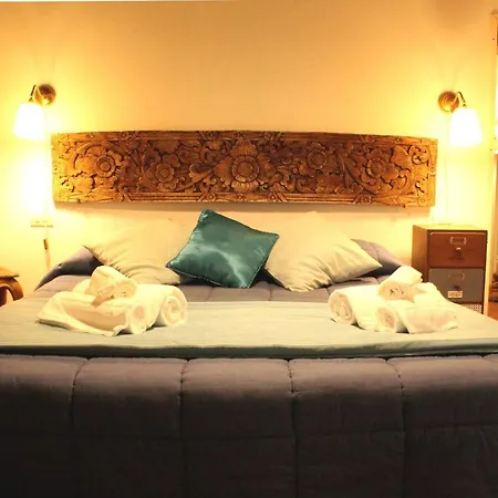 Domus Dea Bed and breakfast