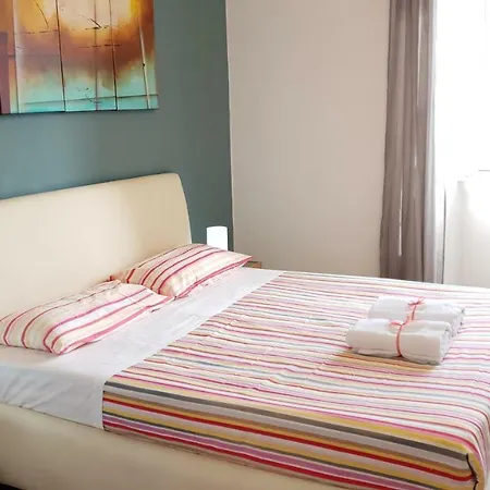 Aparts Apartment