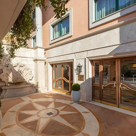 River Chateau Hotel 4*